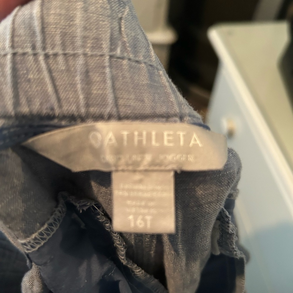Athleta Women's Blue Linen pants / joggers. Chambray blue. So cute!